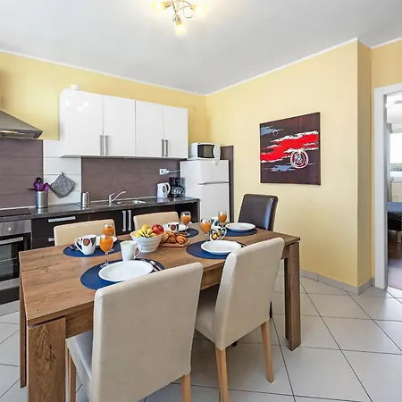 Seaview Arena アパート プーラ