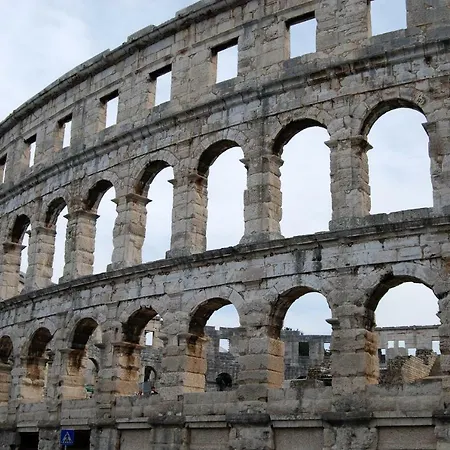 Seaview Arena プーラ